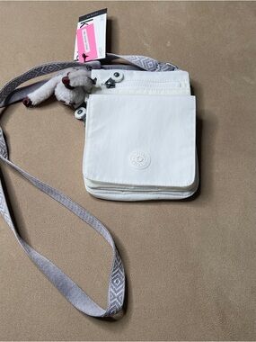 Kipling White Crossbody (Eldorado) Bag with keychain (Aracely)